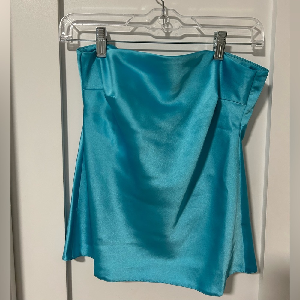 Elegant Strapless Blue Top